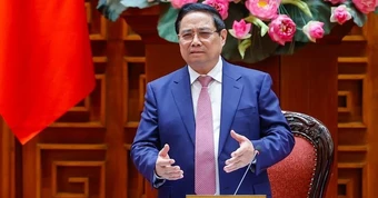 Thủ tướng: Ít nhất 50% xe công cộng ở các TP phải là xe điện; sử dụng 1 loại xăng mới ngay trong tháng 4