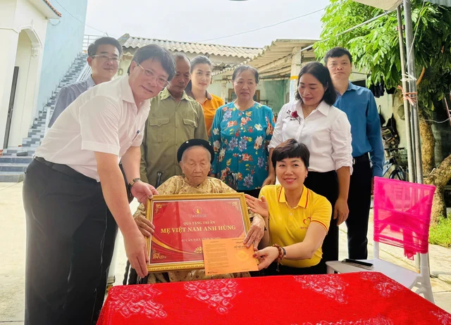 Thủ tướng phát động, Quỹ của Tập đoàn Vingroup đang trao tặng 11.000 tỷ đồng để làm 3 việc ý nghĩa ở VN Thủ tướng phát động, Quỹ của Tập đoàn Vingroup đang trao tặng 11.000 tỷ đồng để làm 3 việc ý nghĩa ở VN