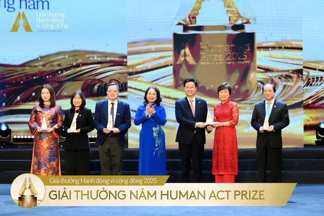 Thủ tướng phát động, Quỹ của Tập đoàn Vingroup đang trao tặng 11.000 tỷ đồng để làm 3 việc ý nghĩa ở VN Thủ tướng phát động, Quỹ của Tập đoàn Vingroup đang trao tặng 11.000 tỷ đồng để làm 3 việc ý nghĩa ở VN