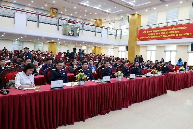 Thuế Hà Nội ra quân Tháng cao điểm đồng hành, hỗ trợ hộ kinh doanh quyết toán thuế Thuế Hà Nội ra quân Tháng cao điểm đồng hành, hỗ trợ hộ kinh doanh quyết toán thuế