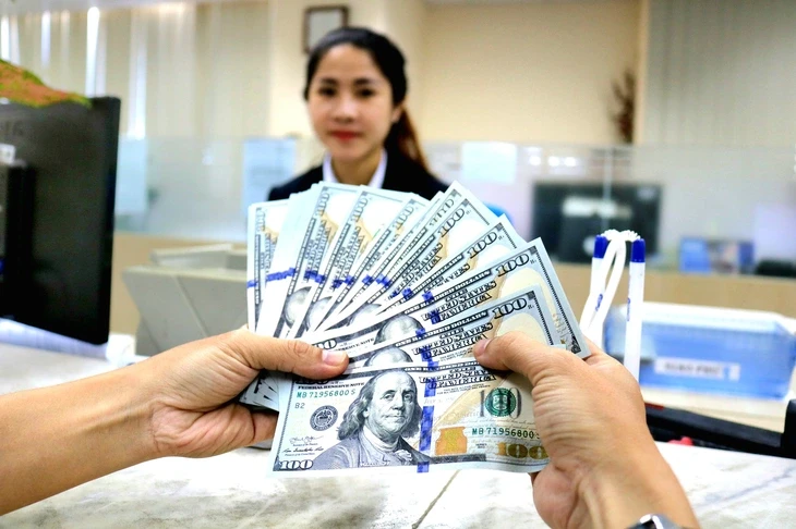 Tỉ giá trong thế gọng kìm Tỉ giá trong thế gọng kìm