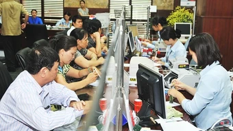 Tiền gửi lập kỷ lục, lãi suất leo cao