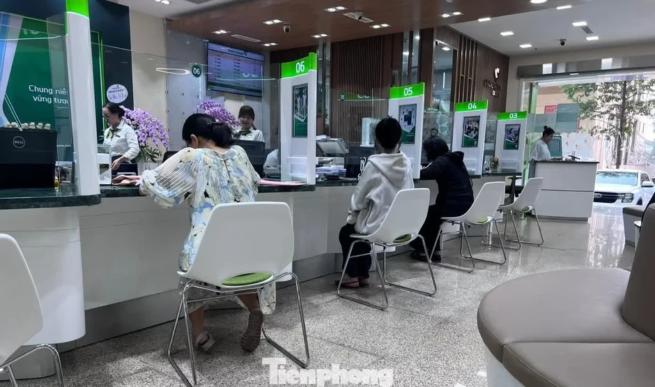 Tiền khổng lồ vào ngân hàng, sao doanh nghiệp không thể tiếp cận? Tiền khổng lồ vào ngân hàng, sao doanh nghiệp không thể tiếp cận?