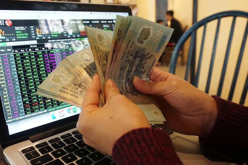 Tiền ngoại trở lại giải ngân, VN-Index tăng 17 điểm