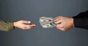 Tín dụng "ngoài ngân hàng" vượt 10 tỷ USD, dịch vụ cầm đồ gây chú ý
