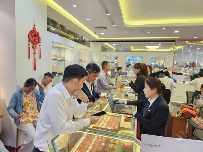Tối 12-4, giá vàng miếng SJC thấp hơn vùng đỉnh trên 18 triệu đồng, chưa vội mua vào? Tối 12-4, giá vàng miếng SJC thấp hơn vùng đỉnh trên 18 triệu đồng, chưa vội mua vào?