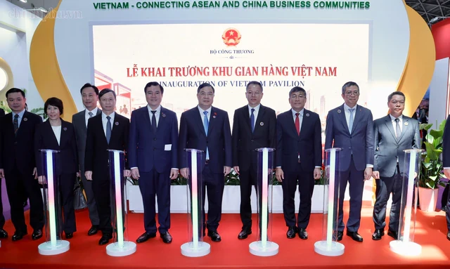 Trung Quốc chứng kiến sự kiện thu hút hơn 3.400 DN từ hơn 70 quốc gia, vùng lãnh thổ, trong đó có Việt Nam Trung Quốc chứng kiến sự kiện thu hút hơn 3.400 DN từ hơn 70 quốc gia, vùng lãnh thổ, trong đó có Việt Nam