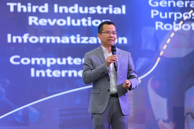 Trung Quốc mang robot tới Hà Nội, cùng Việt Nam khai thác "mỏ vàng nghìn tỷ USD", 2 ĐH là thành viên Trung Quốc mang robot tới Hà Nội, cùng Việt Nam khai thác "mỏ vàng nghìn tỷ USD", 2 ĐH là thành viên