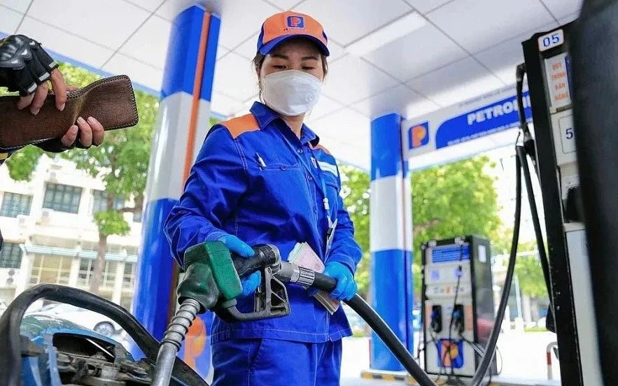 Từ hôm nay, hàng triệu người dân Việt Nam sẽ chứng kiến một tin vui lớn về xăng dầu Từ hôm nay, hàng triệu người dân Việt Nam sẽ chứng kiến một tin vui lớn về xăng dầu