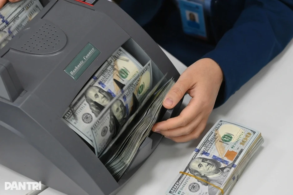 Tỷ giá trung tâm lập kỷ lục mới, USD tự do quay đầu giảm Tỷ giá trung tâm lập kỷ lục mới, USD tự do quay đầu giảm