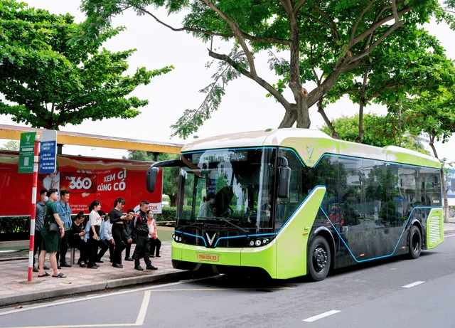 Tỷ phú Phạm Nhật Vượng đưa xe buýt điện "Make in Vietnam" sang Mỹ, sẽ lăn bánh từ đầu năm 2028 Tỷ phú Phạm Nhật Vượng đưa xe buýt điện "Make in Vietnam" sang Mỹ, sẽ lăn bánh từ đầu năm 2028