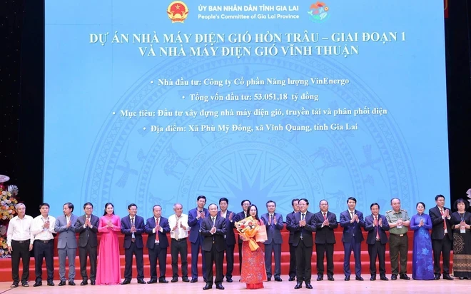 Tỷ phú Phạm Nhật Vượng muốn làm cụm nhà máy 8 tỷ USD tại Gia Lai Tỷ phú Phạm Nhật Vượng muốn làm cụm nhà máy 8 tỷ USD tại Gia Lai