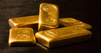 Vàng giảm sau tin không kích, thị trường dồn sự chú ý vào Fed