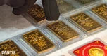 Vàng SJC tiếp tục rớt giá, chênh lệch với thế giới tăng lên 10 triệu đồng