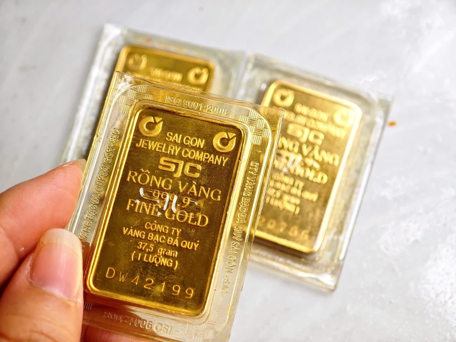 Vàng thấp nhất trong 4 tháng qua, có nên mua? Vàng thấp nhất trong 4 tháng qua, có nên mua?