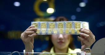 Vàng thế giới tăng lên 4.700 USD/ounce, thu hẹp khoảng cách với vàng SJC