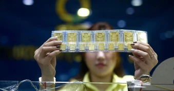 Vàng trong nước giảm nhanh, giá mua vào dưới 160 triệu đồng/lượng