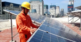 Vay tiền mua nhà, lắp điện mặt trời: Làm sao đưa vốn xanh đến người dân?