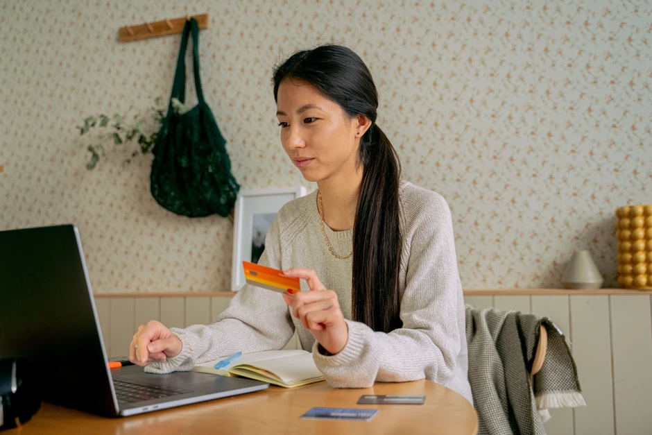 Vay tiền mua nhà, lắp điện mặt trời: Làm sao đưa vốn xanh đến người dân? Vay tiền mua nhà, lắp điện mặt trời: Làm sao đưa vốn xanh đến người dân?