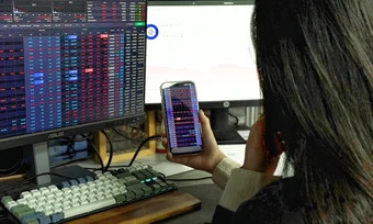 Vì sao chứng khoán giảm kỷ lục 115 điểm?
