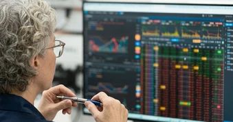 Vì sao chứng khoán vừa tăng gần 80 điểm đã đảo chiều giảm 20 điểm?