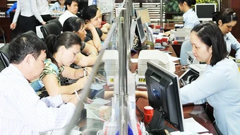 Vì sao lãi suất chững lại nhưng tiền vẫn chưa rẻ?