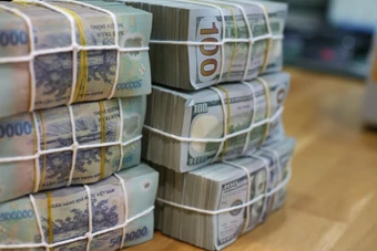 Vì sao lãi suất cuối năm dự báo khó giảm?