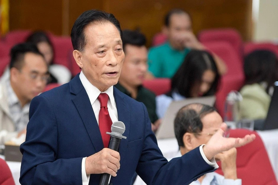 Vì sao người dân 'đổ tiền' vào ngân hàng? Vì sao người dân 'đổ tiền' vào ngân hàng?
