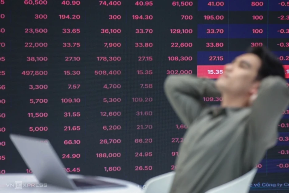 Vì sao nhà đầu tư 'chưa về bờ' dù VN-Index vượt đỉnh? Vì sao nhà đầu tư 'chưa về bờ' dù VN-Index vượt đỉnh?