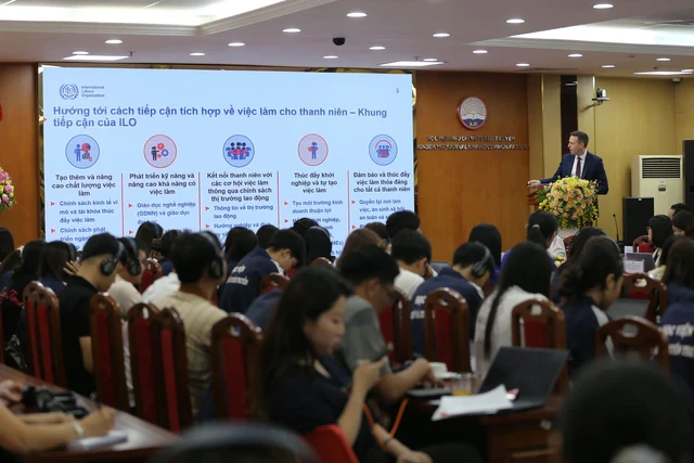 Vì sao tài chính ngân hàng, CNTT, báo chí... hot cả chục năm bỗng giảm nhiệt, cử nhân VN "chật vật" tìm việc? Vì sao tài chính ngân hàng, CNTT, báo chí... hot cả chục năm bỗng giảm nhiệt, cử nhân VN "chật vật" tìm việc?