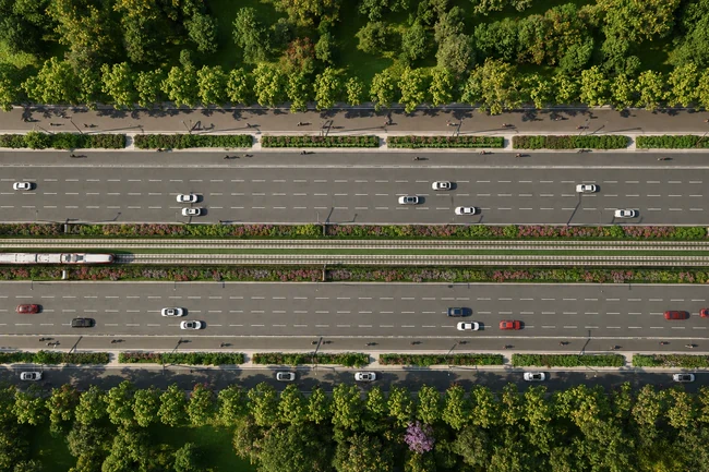 Việt Nam sắp có đại lộ 10 làn xe tích hợp tàu điện nhẹ đầu tiên, là trục xương sống kết nối sân bay và trung tâm: Chỉ vài tháng nữa sẽ thông tuyến Việt Nam sắp có đại lộ 10 làn xe tích hợp tàu điện nhẹ đầu tiên, là trục xương sống kết nối sân bay và trung tâm: Chỉ vài tháng nữa sẽ thông tuyến