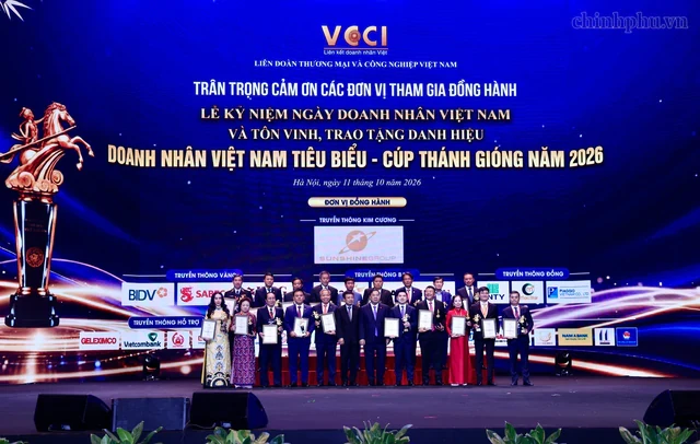 Việt Nam vừa chứng kiến kỳ tích 100 người góp phần quan trọng tạo ra 1,34 triệu tỷ đồng Việt Nam vừa chứng kiến kỳ tích 100 người góp phần quan trọng tạo ra 1,34 triệu tỷ đồng