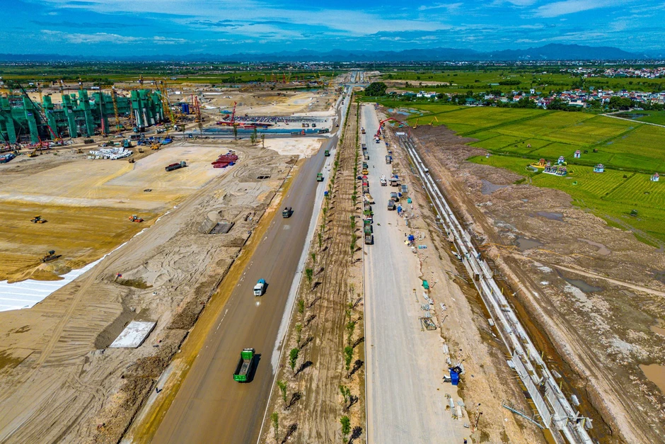 Vingroup đang làm đại lộ rộng gần gấp 3 lần đường băng sân bay Tân Sơn Nhất, chạy xuyên siêu dự án 925.000 tỷ đồng, kết nối trực tiếp tới sân vận động 135.00 chỗ lớn nhất thế giới Vingroup đang làm đại lộ rộng gần gấp 3 lần đường băng sân bay Tân Sơn Nhất, chạy xuyên siêu dự án 925.000 tỷ đồng, kết nối trực tiếp tới sân vận động 135.00 chỗ lớn nhất thế giới
