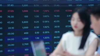 Vingroup và LPBank đưa chứng khoán lên sát mức cao nhất một tháng