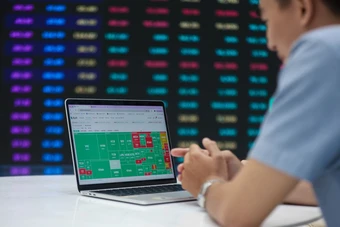 VN-Index lên 1.800 điểm