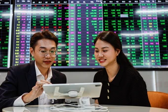 VN-Index tăng gần 24 điểm