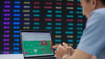 VN-Index tăng hơn 27 điểm