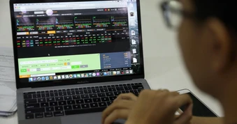 VN-Index thủng mốc 1.800 điểm, chứng khoán sẽ diễn biến ra sao?