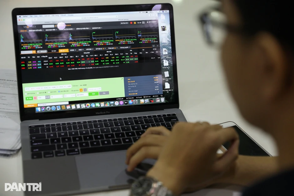 VN-Index thủng mốc 1.800 điểm, chứng khoán sẽ diễn biến ra sao? VN-Index thủng mốc 1.800 điểm, chứng khoán sẽ diễn biến ra sao?