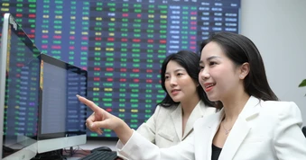VN-Index tiến sát 1.800 điểm, thêm cổ phiếu ngân hàng lên sàn