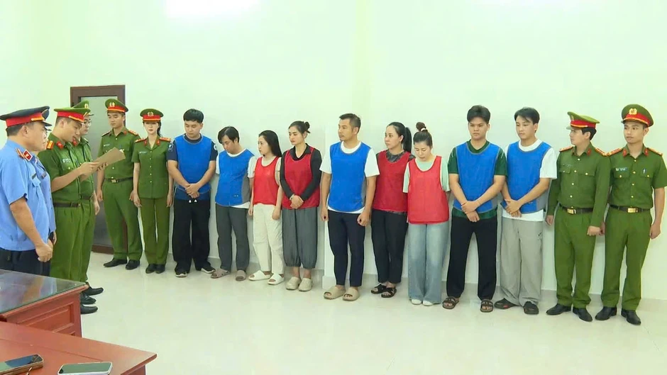 Vụ buôn lậu 28.000 viên kim cương: Nguyên CEO bị bắt, phía P-Lab nói gì? Vụ buôn lậu 28.000 viên kim cương: Nguyên CEO bị bắt, phía P-Lab nói gì?