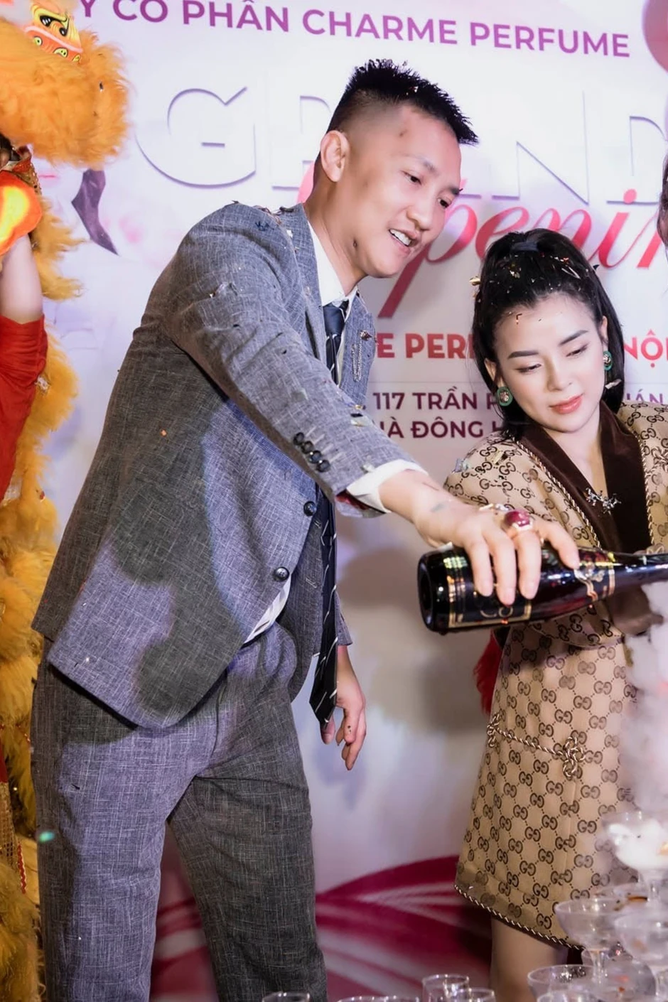 Vụ Huấn Hoa Hồng: Chiêu trò né thuế, livestream Vụ Huấn Hoa Hồng: Chiêu trò né thuế, livestream