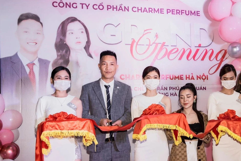 Vụ Huấn Hoa Hồng: Chiêu trò né thuế, livestream Vụ Huấn Hoa Hồng: Chiêu trò né thuế, livestream