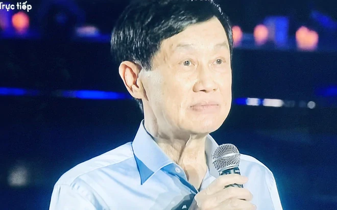 Xách túi đen, bảng không số, ông Johnathan Hạnh Nguyễn ủng hộ 10 tỷ đồng cho nhiều trẻ em Việt Nam Xách túi đen, bảng không số, ông Johnathan Hạnh Nguyễn ủng hộ 10 tỷ đồng cho nhiều trẻ em Việt Nam