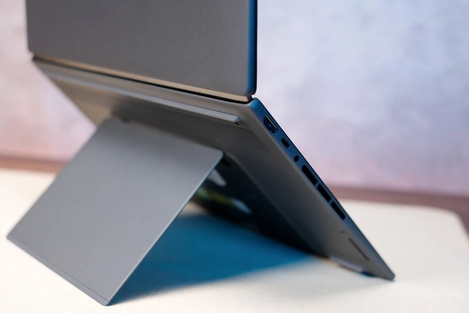 Zenbook Duo mang trải nghiệm desktop nhiều màn hình lên laptop di động Zenbook Duo mang trải nghiệm desktop nhiều màn hình lên laptop di động