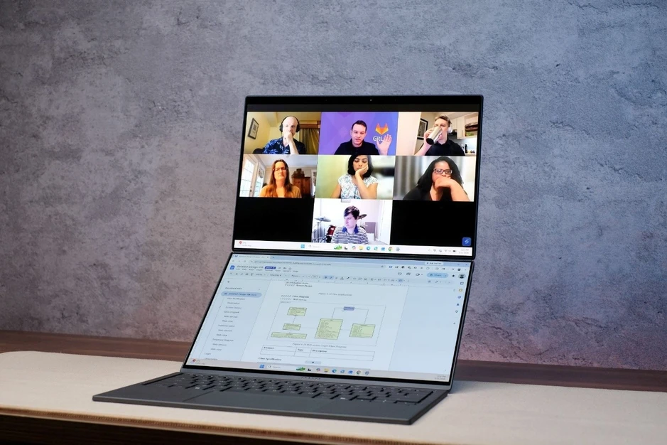 Zenbook Duo mang trải nghiệm desktop nhiều màn hình lên laptop di động Zenbook Duo mang trải nghiệm desktop nhiều màn hình lên laptop di động