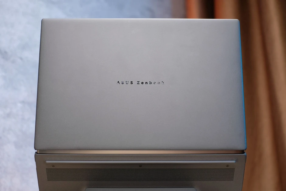 Zenbook Duo mang trải nghiệm desktop nhiều màn hình lên laptop di động Zenbook Duo mang trải nghiệm desktop nhiều màn hình lên laptop di động