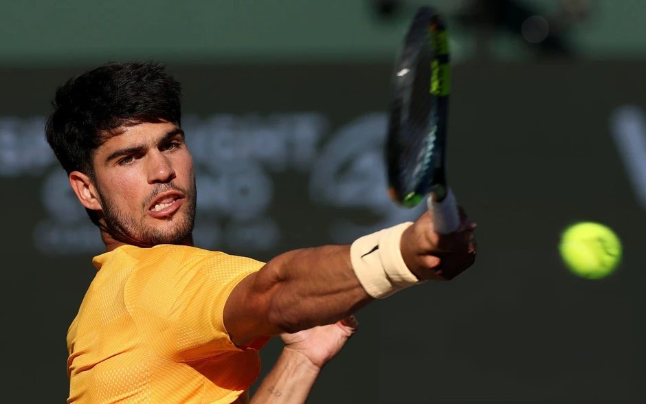 Alcaraz hiên ngang vào tứ kết, Djokovic thua ngược trước Draper Alcaraz hiên ngang vào tứ kết, Djokovic thua ngược trước Draper