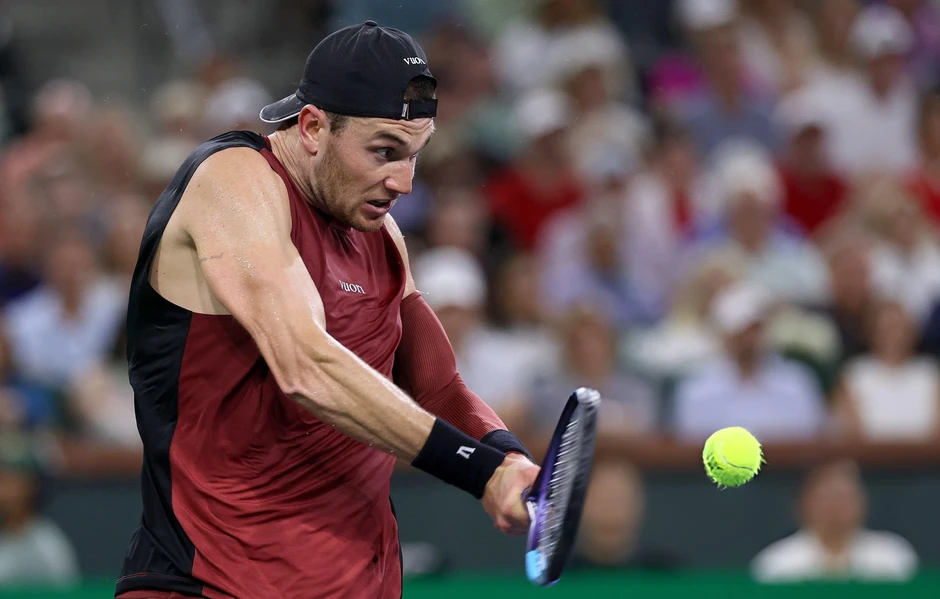 Alcaraz hiên ngang vào tứ kết, Djokovic thua ngược trước Draper Alcaraz hiên ngang vào tứ kết, Djokovic thua ngược trước Draper
