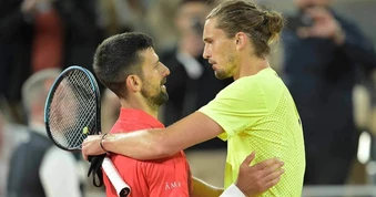 Alcaraz không dự Wimbledon, Nole hẹn đấu Sinner ở chung kết Roland Garros